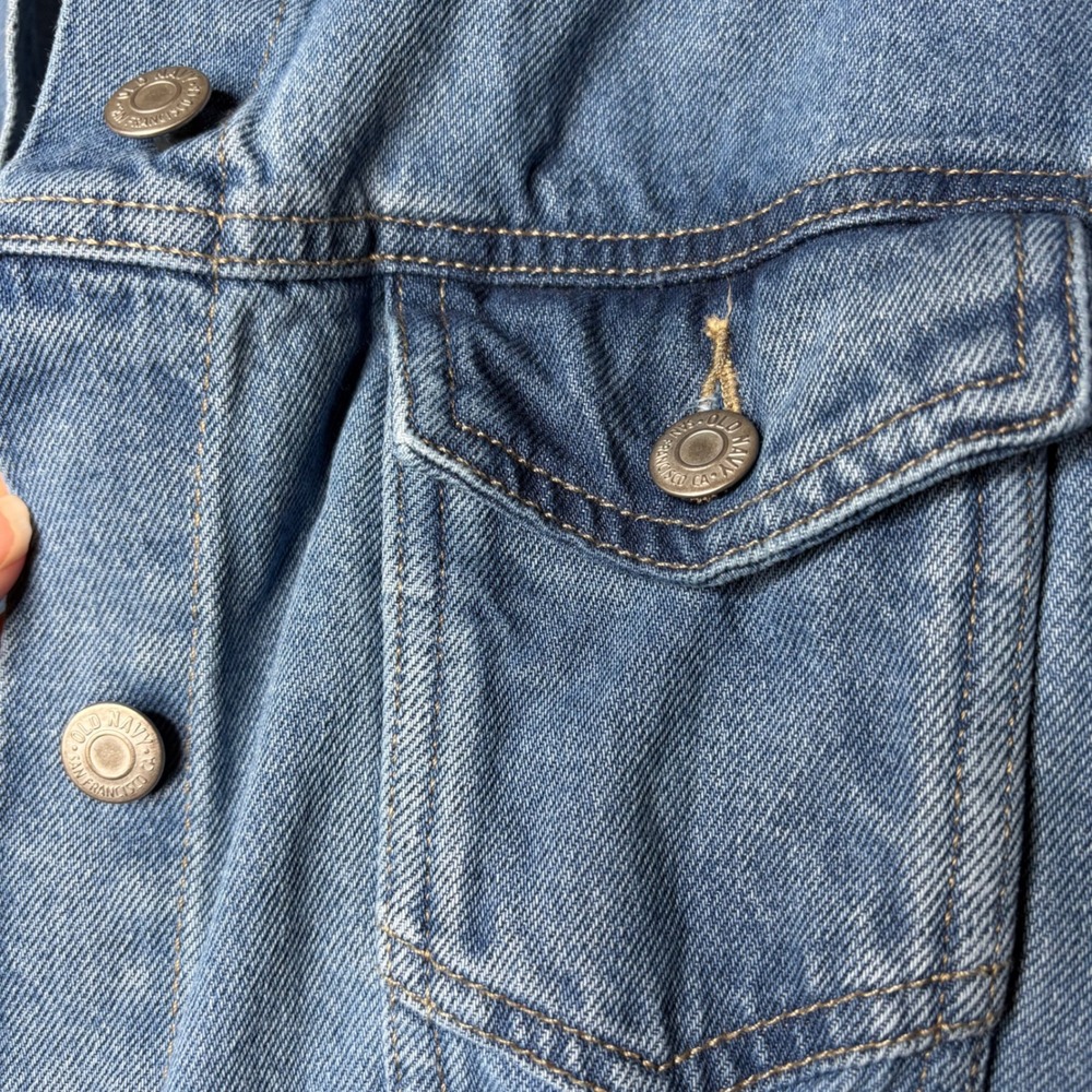 Old Navy Women's Blue Jean Jacket Waist Length Buttons Pockets Size Medium - Picture 4 of 7